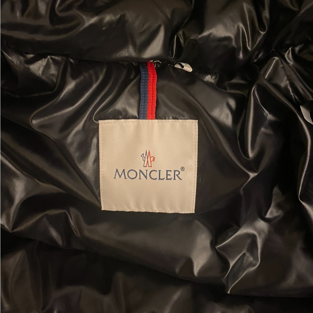 Women’s moncler long down puffer coat - Picture 7 of 7